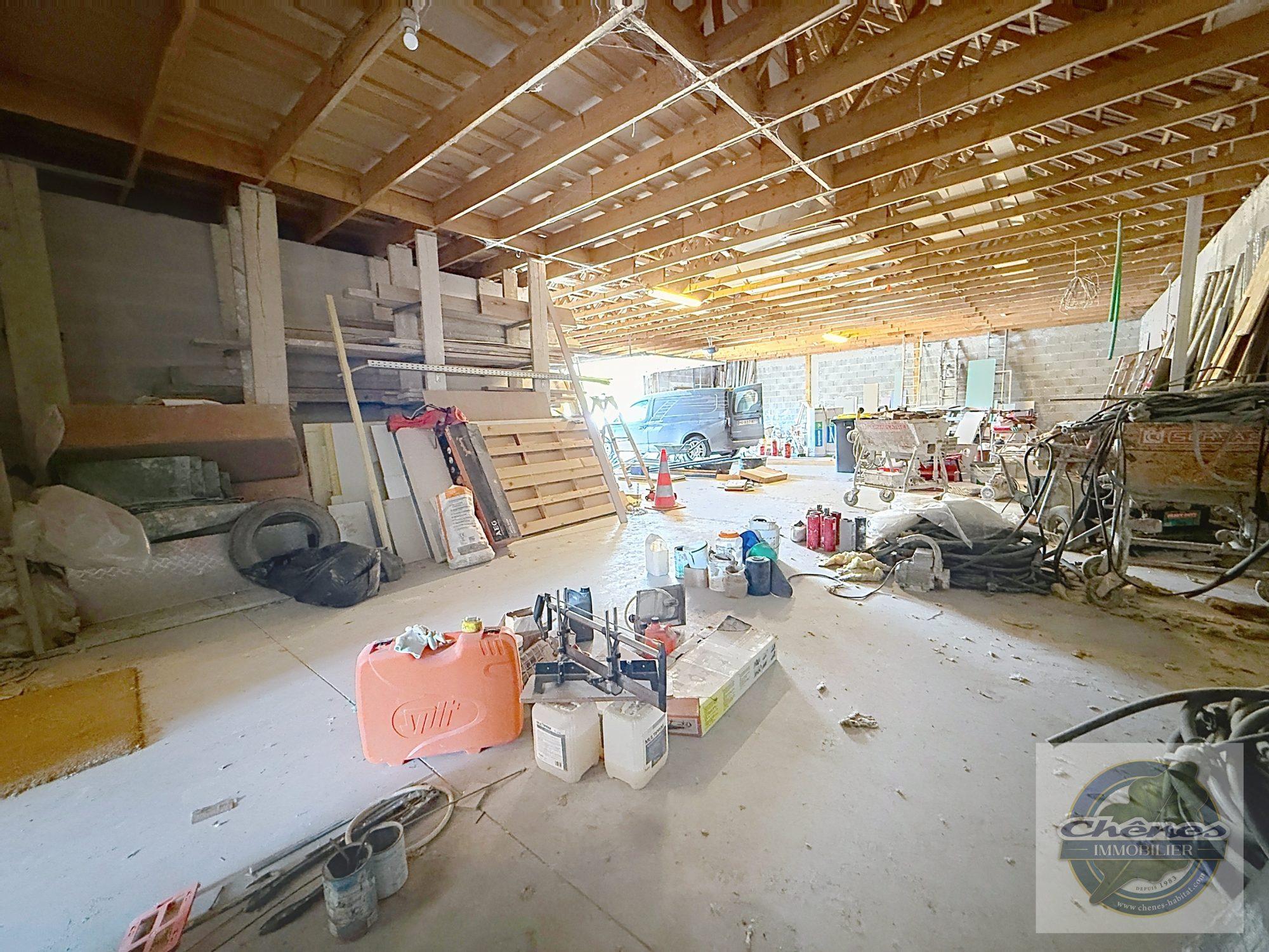 Dépôt — photo 3